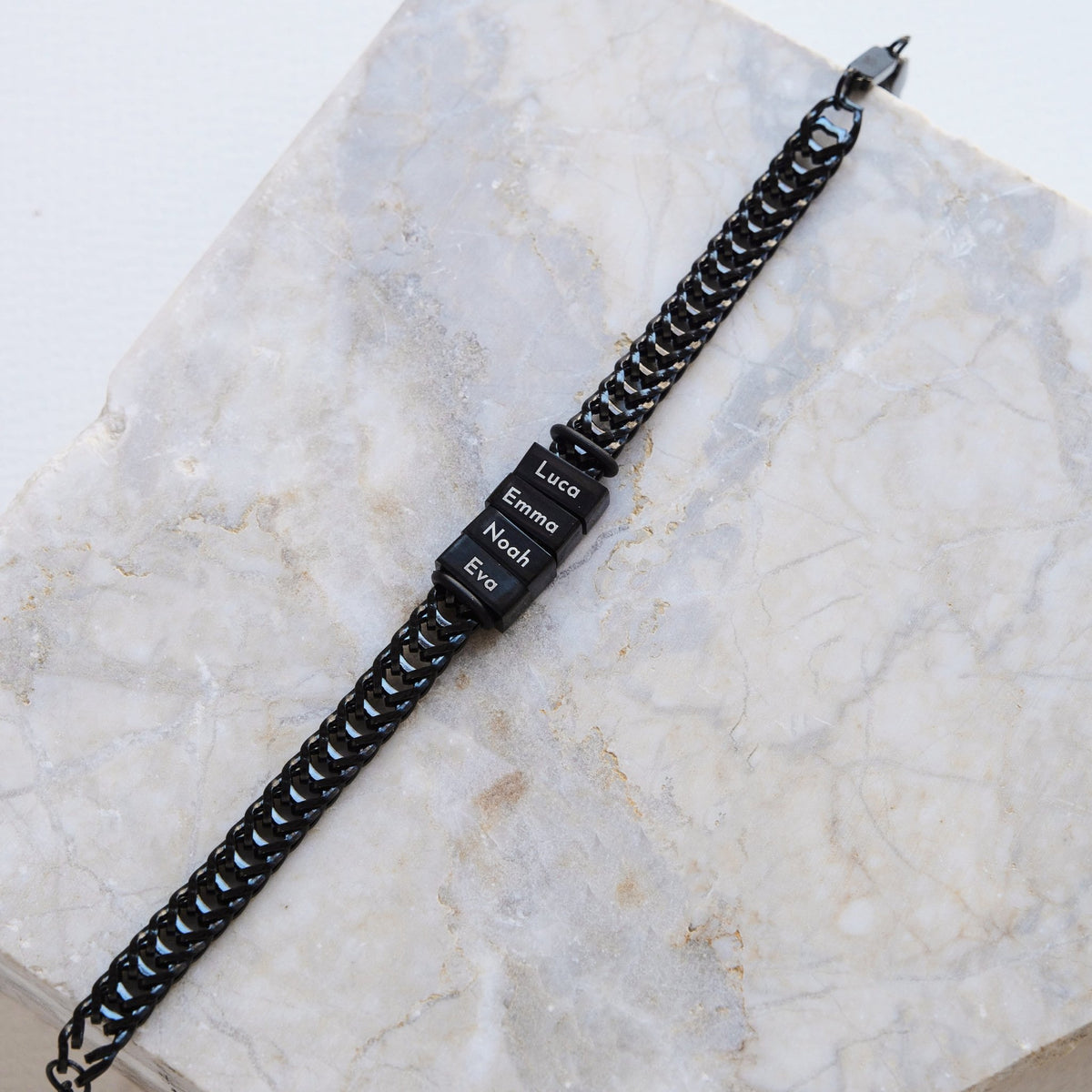 Retro Armband mit gravierten schwarzen Beads - OTANTO