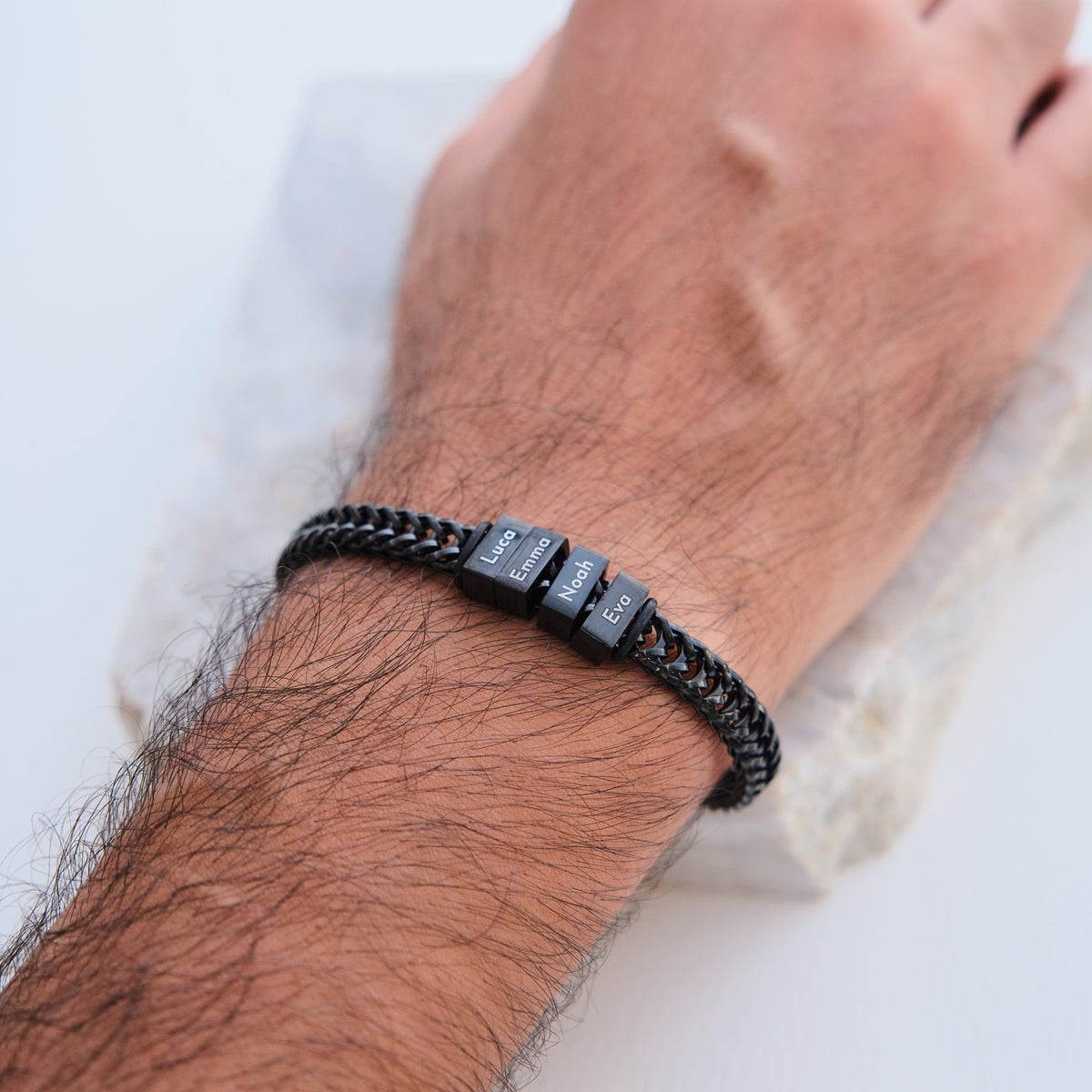 Retro Armband mit gravierten schwarzen Beads - OTANTO