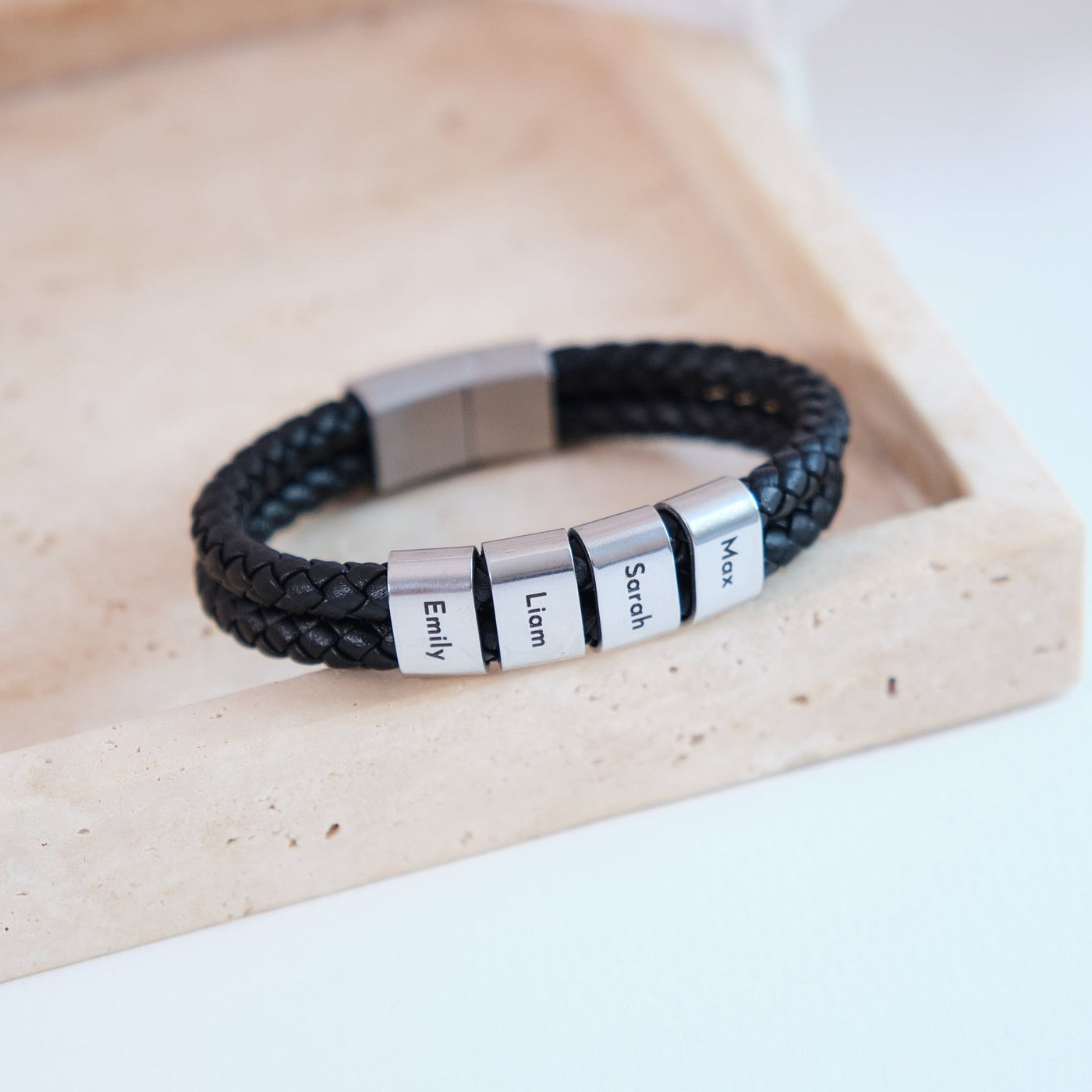 Doppel Lederarmband mit gravierten Beads - OTANTO